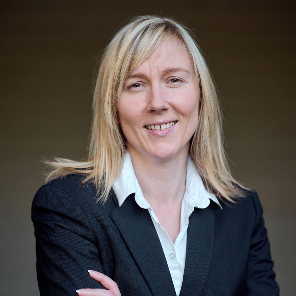 Portrait von Anika Hegert, freiberufliche IT-Beraterin für KMU & Privatpersonen, spezialisiert auf IT-Infrastruktur & Projektmanagement
